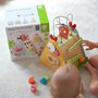 Classic World Montessori motorická kostka 10v1 02