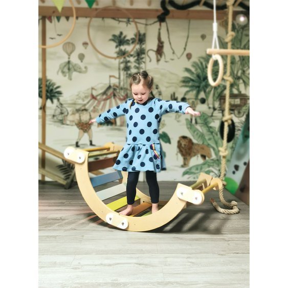 dětská dřevěná houpačka Montessori